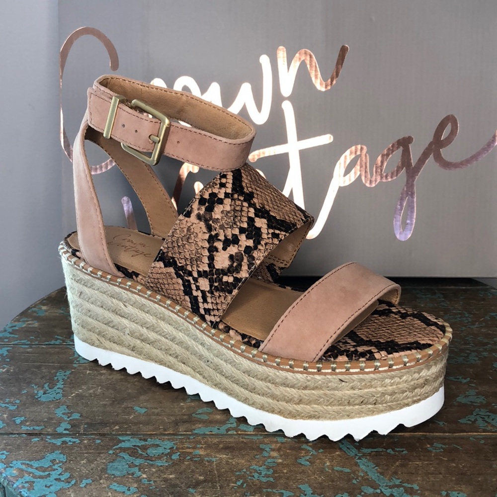 NEW Crown Vintage Tan Espadrille Wedge Sandal